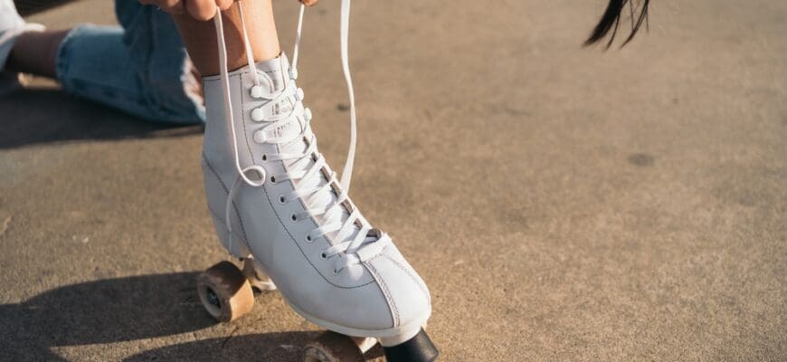 Close-up,Of,Woman,Lacing,Up,Quad,Roller,Skate.,Close-up,View